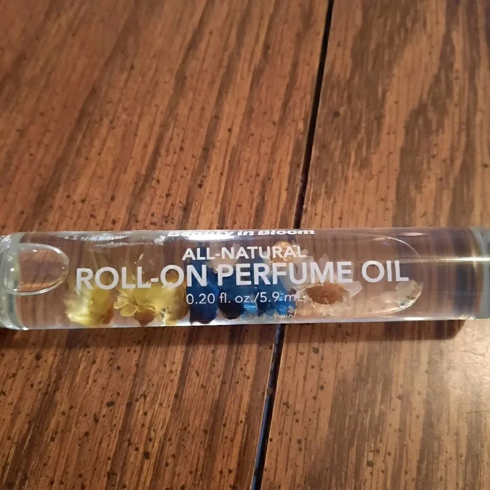 Blossom RollOn Rollerball Perfume Oil, Natural Ingredients Essential Oils Flower - Picture 2 of 4